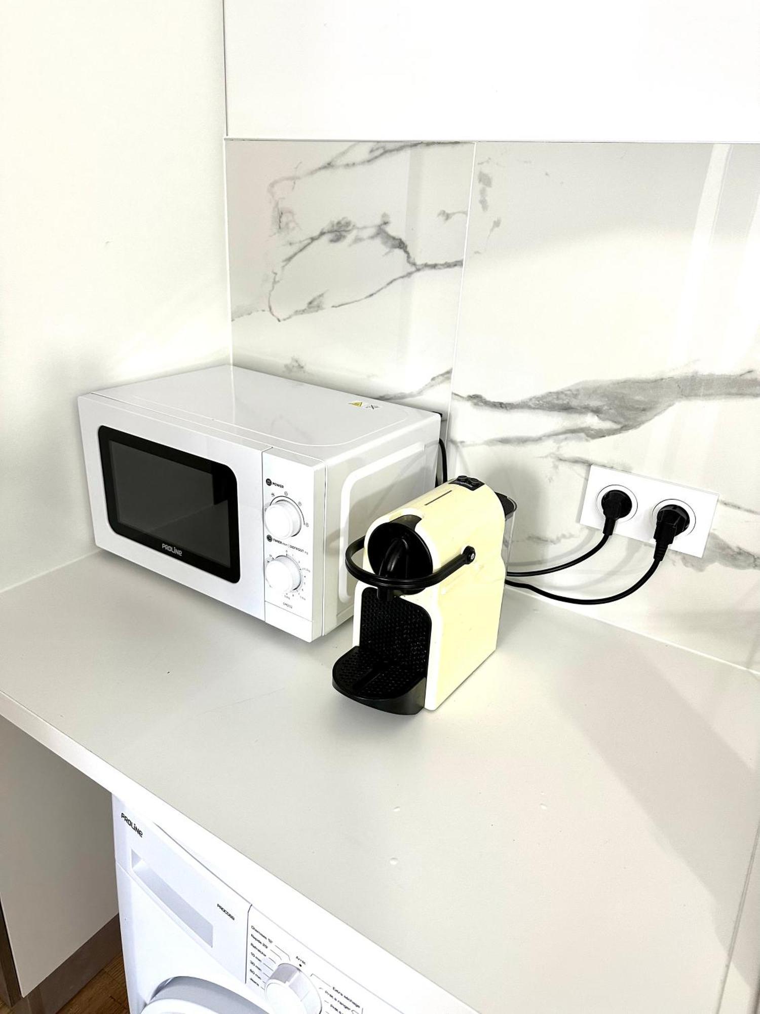Refait A Neuf 2 Pieces - - Equipe - Parking Paris