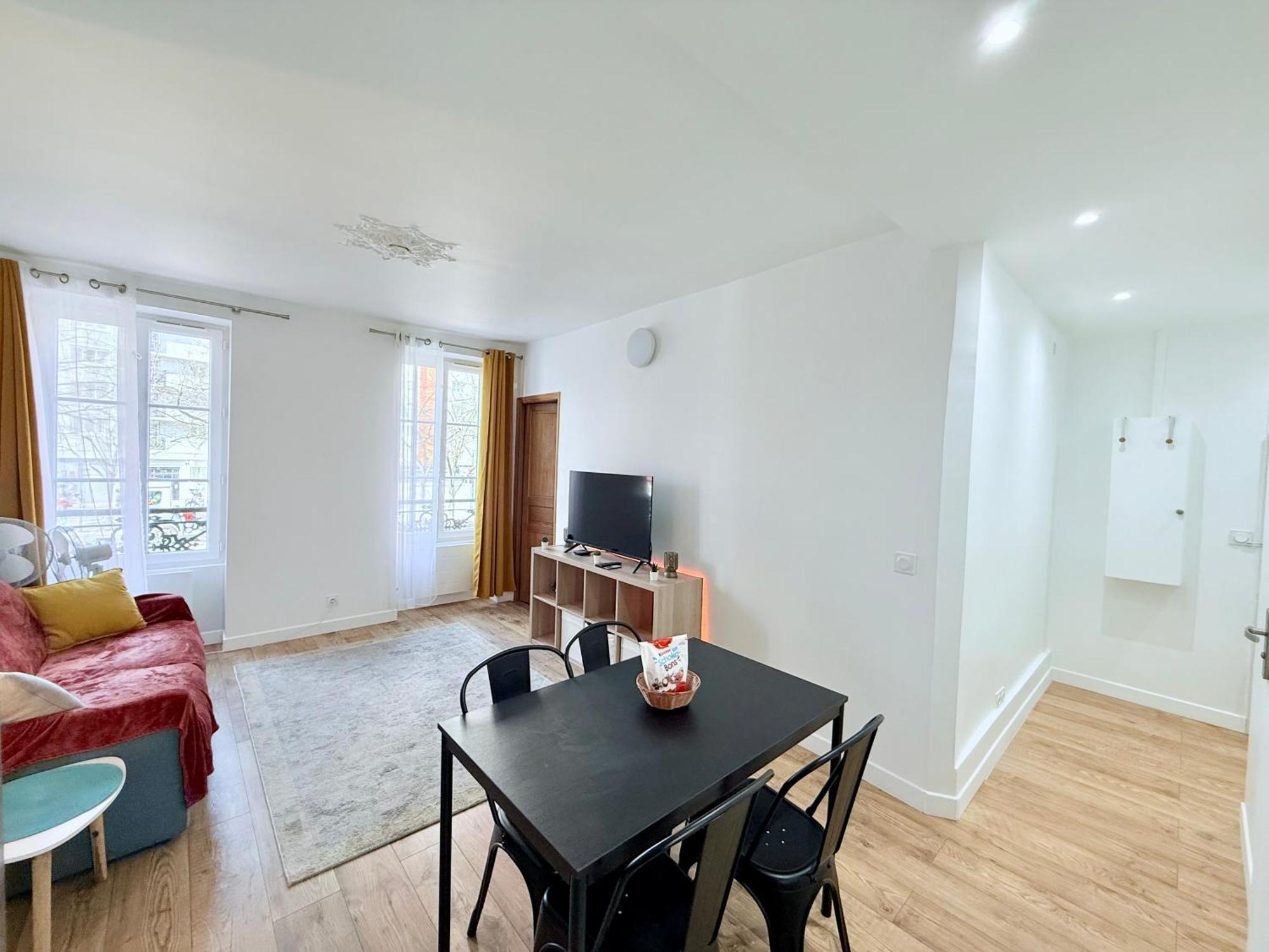 Refait A Neuf 2 Pieces - - Equipe - Parking * Paris